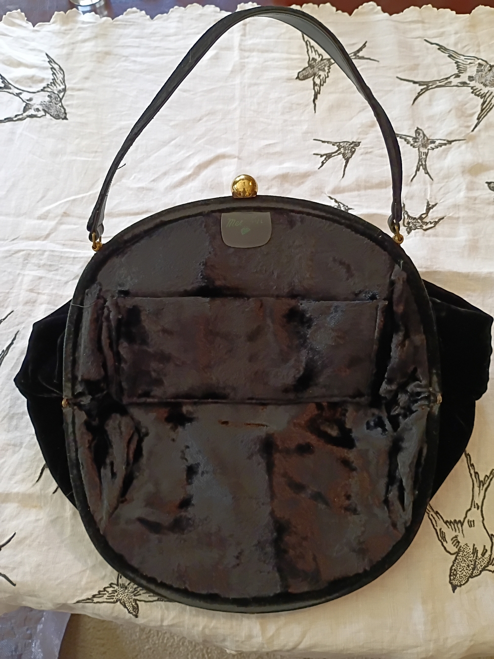 Black Velvet Hobo Bag with Gold-Tone Kiss Lock To Hold All The Goodies - Picture 7 of 9